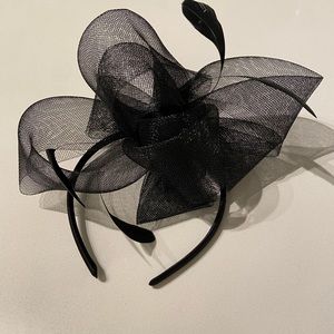 Black Fascinator - great for upcoming spring weddings